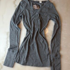 Women's Gray Long-Sleeve V-Neck Henley Top